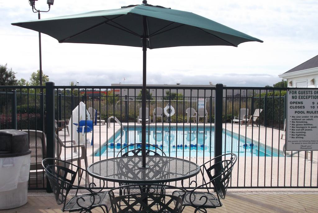 Quality Inn Sylacauga Buitenkant foto